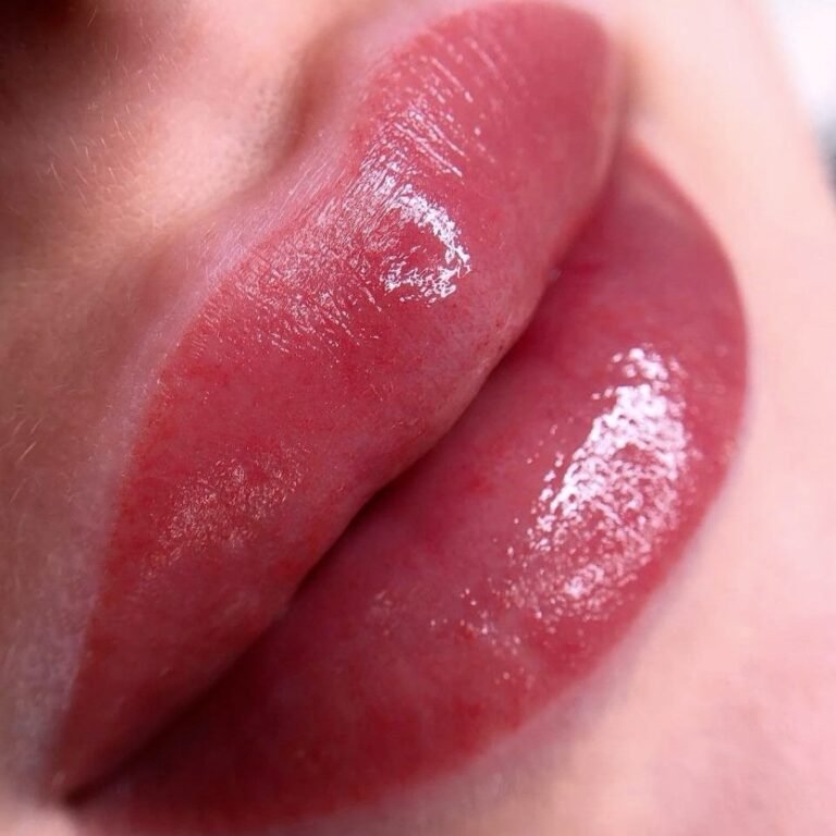 Instagram post from arianysantosbeauty. This post is in position 3.